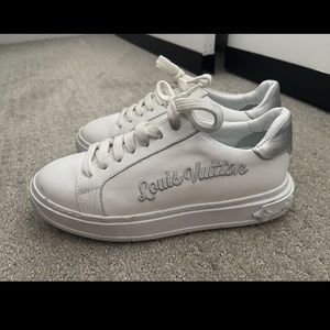 Lv sneaker size 38